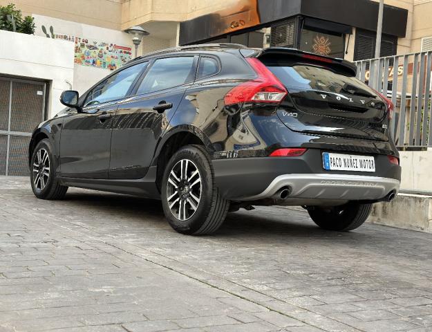 VOLVO – V40 Cross Country – D3 Geartronic Momentum