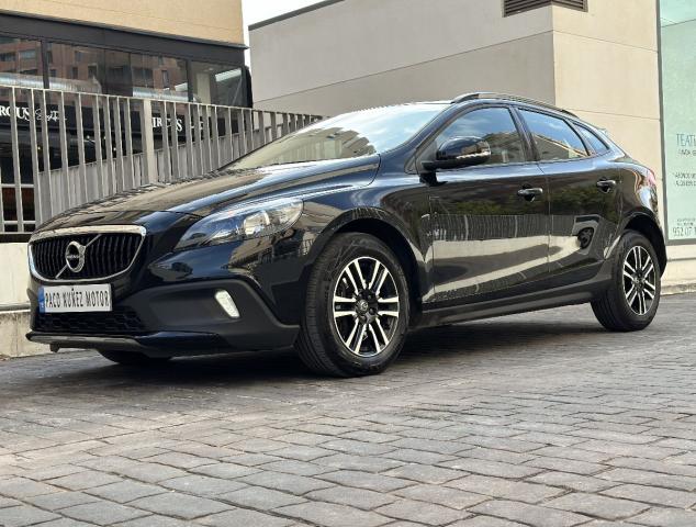 VOLVO – V40 Cross Country – D3 Geartronic Momentum