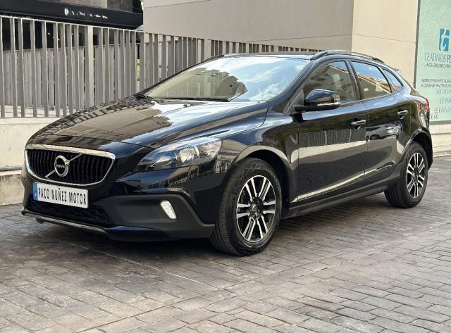 VOLVO – V40 Cross Country – D3 Geartronic Momentum