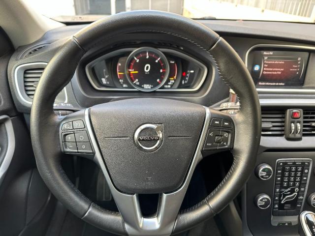 VOLVO – V40 Cross Country – D3 Geartronic Momentum