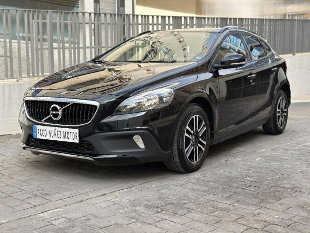 VOLVO – V40 Cross Country – D3 Geartronic Momentum