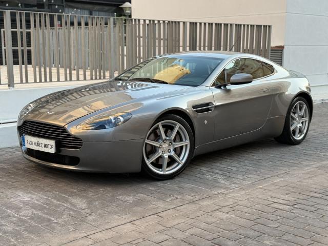 ASTON MARTIN – V8 Vantage