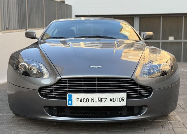 ASTON MARTIN – V8 Vantage