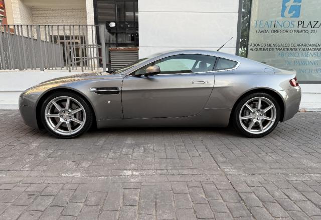 ASTON MARTIN – V8 Vantage