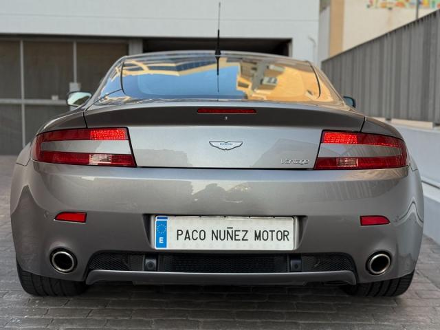 ASTON MARTIN – V8 Vantage