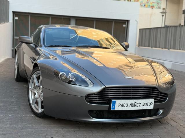 ASTON MARTIN – V8 Vantage