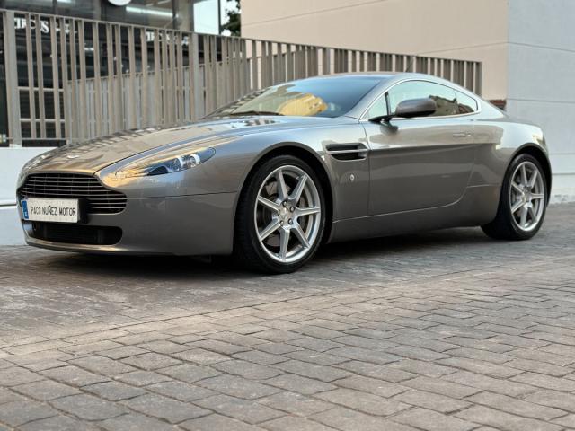 ASTON MARTIN – V8 Vantage