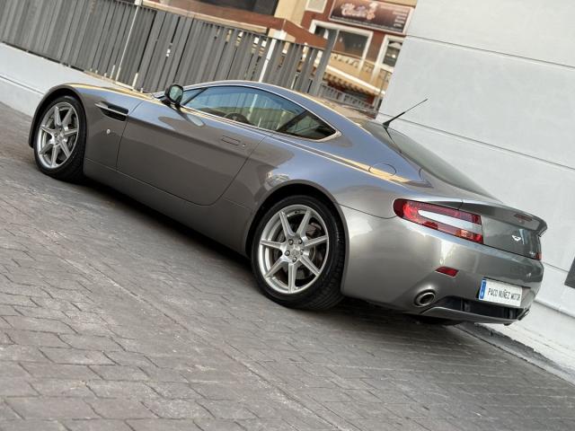 ASTON MARTIN – V8 Vantage