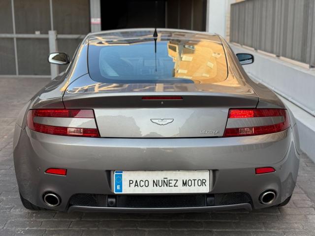 ASTON MARTIN – V8 Vantage