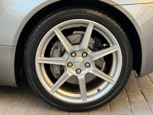 ASTON MARTIN – V8 Vantage