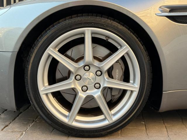 ASTON MARTIN – V8 Vantage