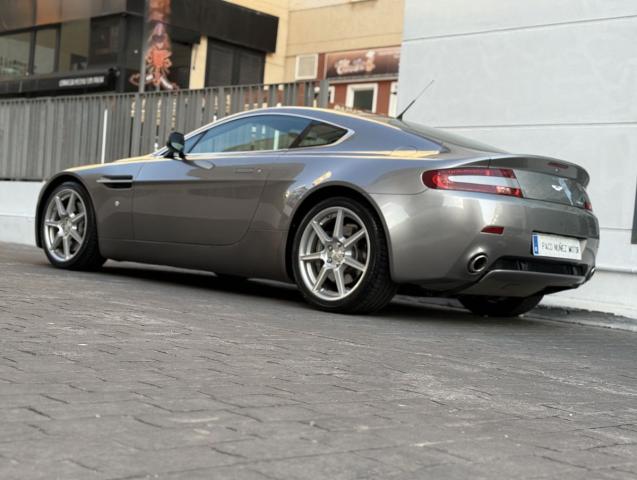 ASTON MARTIN – V8 Vantage