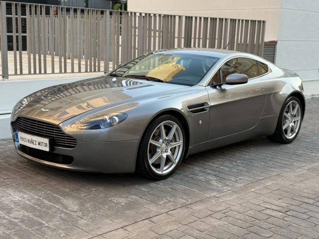 ASTON MARTIN – V8 Vantage