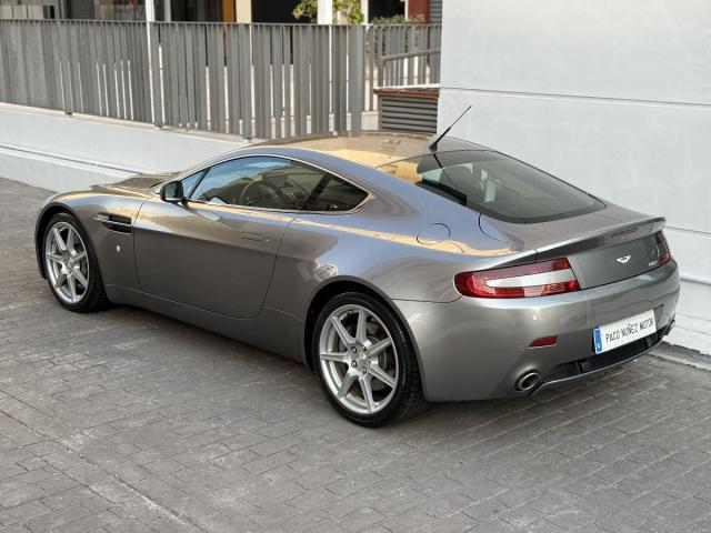 ASTON MARTIN – V8 Vantage