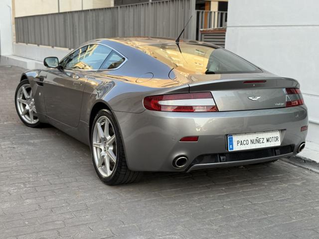 ASTON MARTIN – V8 Vantage