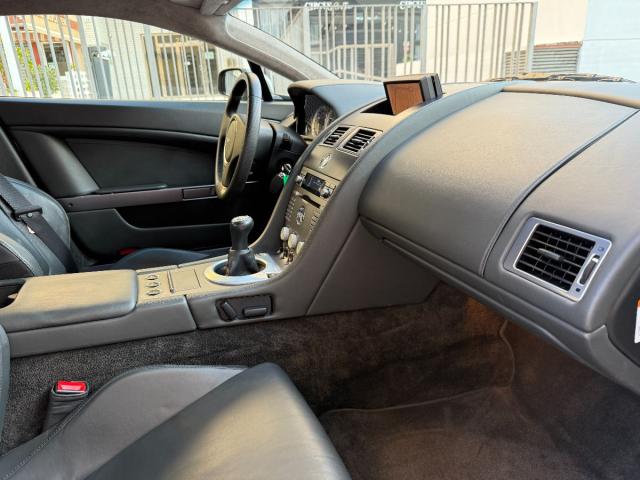 ASTON MARTIN – V8 Vantage