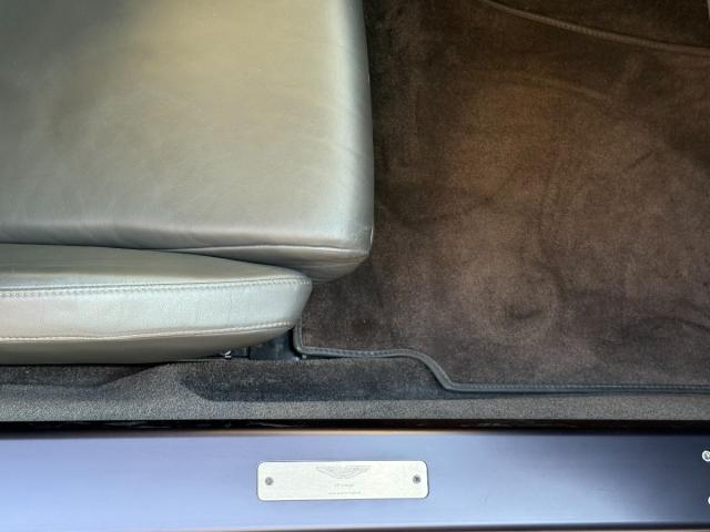 ASTON MARTIN – V8 Vantage