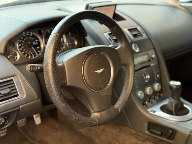 ASTON MARTIN – V8 Vantage