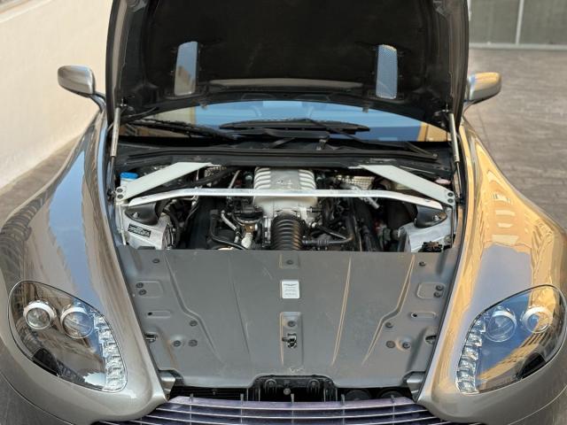 ASTON MARTIN – V8 Vantage