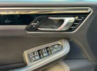 PORSCHE – Macan – Turbo
