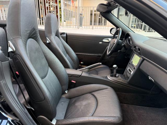 PORSCHE 911 Cabrio Carrera 4 – Manual (6vel.)