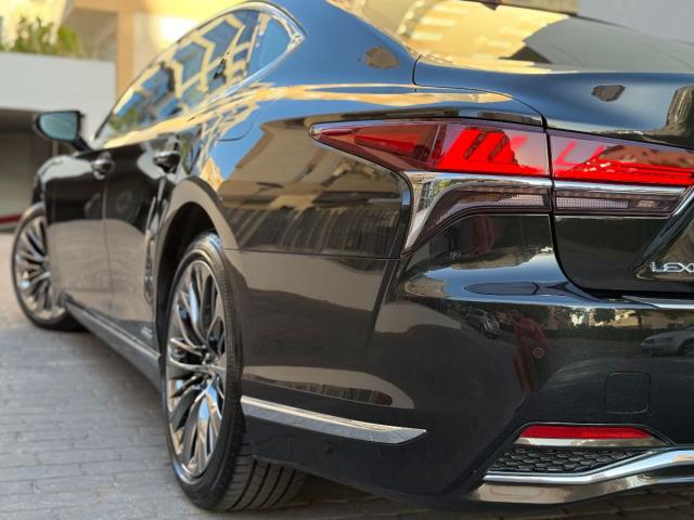 LEXUS – LS – 500h Executive 4WD